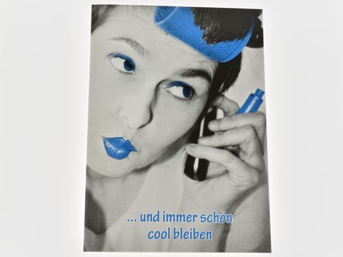 Geburtstagskarte - Frau mit Lockenwickler mit blauen Akzenten