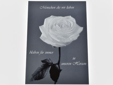Trauerkarte - Weie Rose auf schwarzen Hintergrund