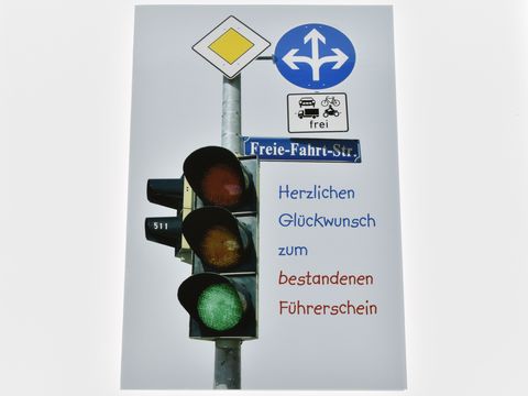 Glckwunschkarte - grne Ampel mit Verkehrsschildern