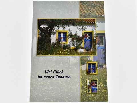 Grukarte - Haus mit blauer Tr und Fensterladen Rosen und Baum