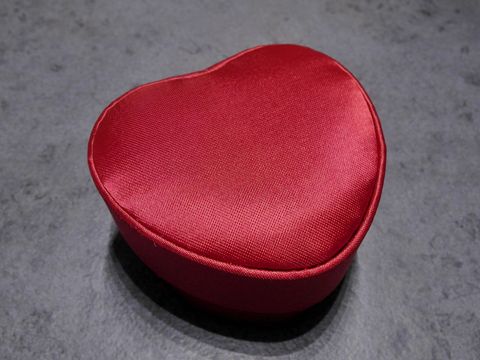 Geschenkschachtel - Herz - Stoffbezug - rot - wei - 55 x 45 x 28 mm