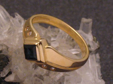 Goldring - ausdrucksstark - Gold 585 - Diamant - Gr. 56 - Saphir