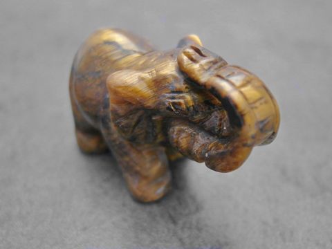 Elefant - plastisch - Tigerauge - dunkelbraun stehend - Steinfigur - Glcksbringer