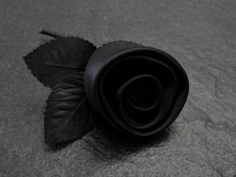 Haarschmuck und Brosche - Rose schwarz Satin - zart