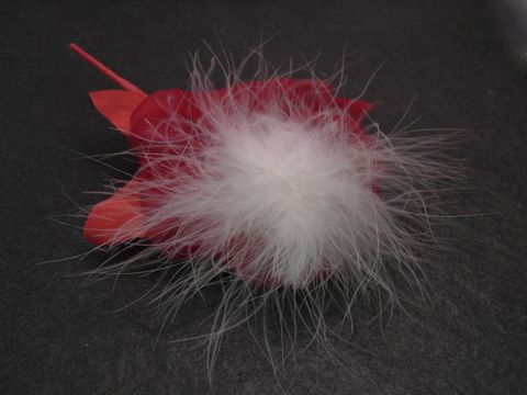 Haarschmuck und Brosche - Blume rot Samt-Mix - Federn