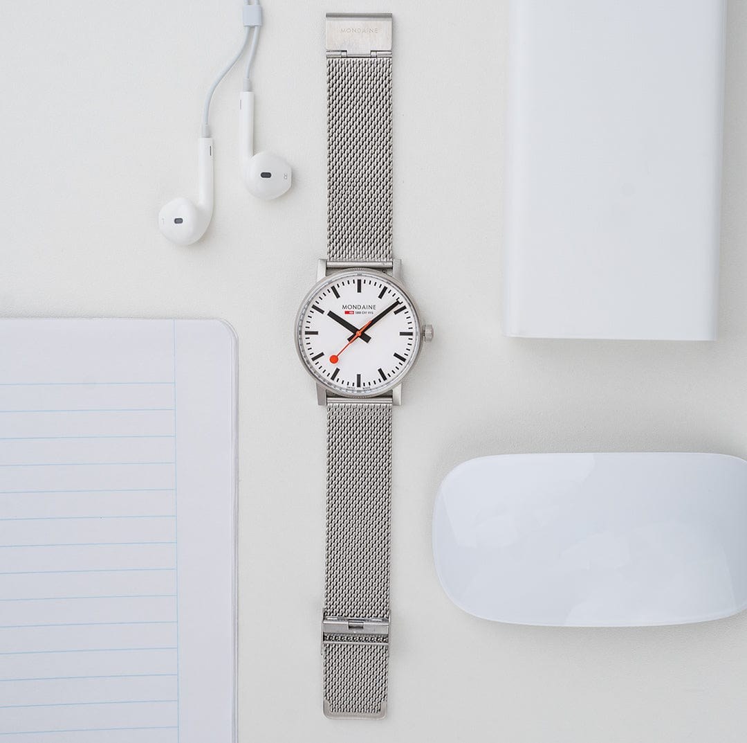 Mondaine Uhr evo2 - 43 mm - Ziffernblatt Weiss – Ansicht 3