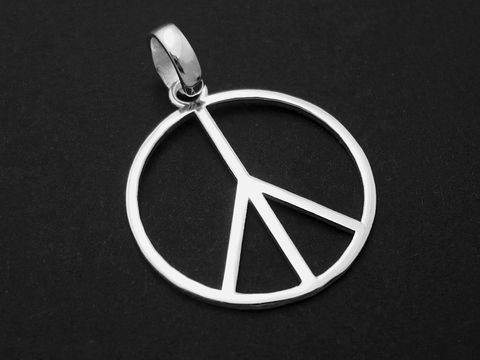 Silber Anhänger mit Peace Zeichen, Durchmesser 28,7 mm, symbolisch für Frieden, Hersteller Juwelier Harnisch, elegant gestaltet, ideal als modisches Accessoire oder Geschenk.