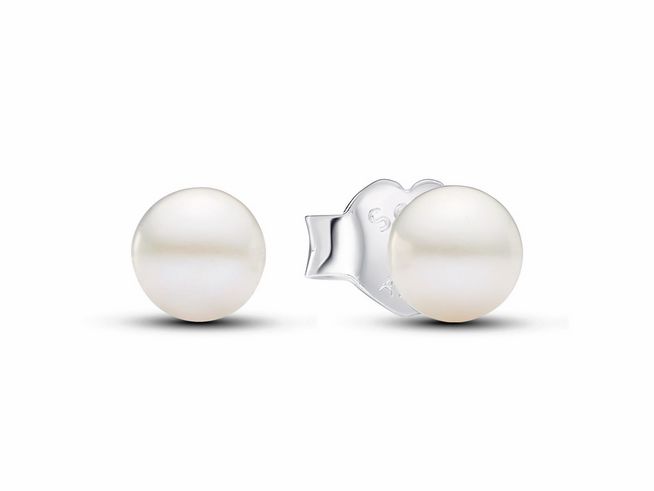 293168000-0 Zwei elegante Ohrstecker aus Silber mit weißen Zuchtperlen, die zeitlose Schönheit und Stil verkörpern, ideal für jede Gelegenheit. Perfekt als Geschenk oder für den eigenen Schmuckkatalog.