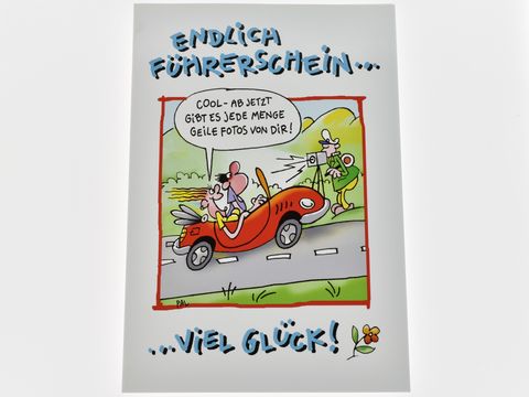 Eine humorvolle Glückwunschkarte mit dem Aufdruck Endlich Führerschein, zeigt eine bunte Comic-Szene mit einem Auto und einer amüsanten Dialogblase, ideal für Glückwünsche und Anlässe.