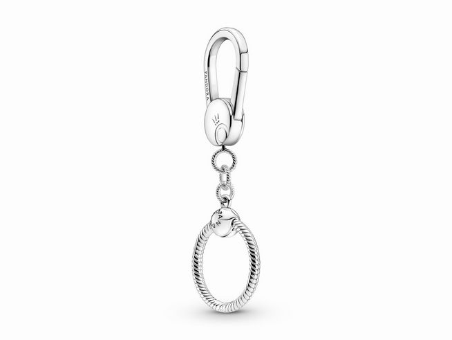Pandora Silber 399567C00 Schlüsselanhänger aus glänzendem Silber, bestehend aus einem praktischen Clip und einem runden, gedrehten Ring, ideal für Handtaschen.