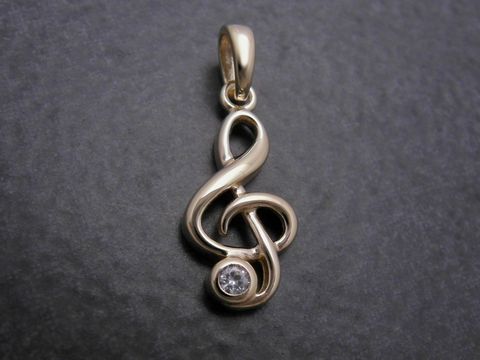 Gold Anhänger in Form eines Violinschlüssels mit Zirkonia in weiß, vom Hersteller Juwelier Harnisch, ideal für Musikliebhaber.