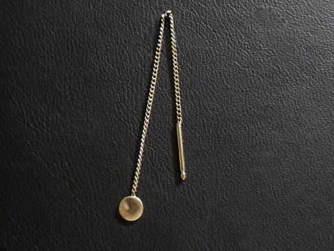 Gold OhrRing - Punkt - interessanter Ohrhänger - 1 Stück, Hersteller: Juwelier Harnisch, Einzelohrringe - 1 Stück, eleganter, minimalistischer Goldohrring mit einer feinen Kette und runder Plakette.