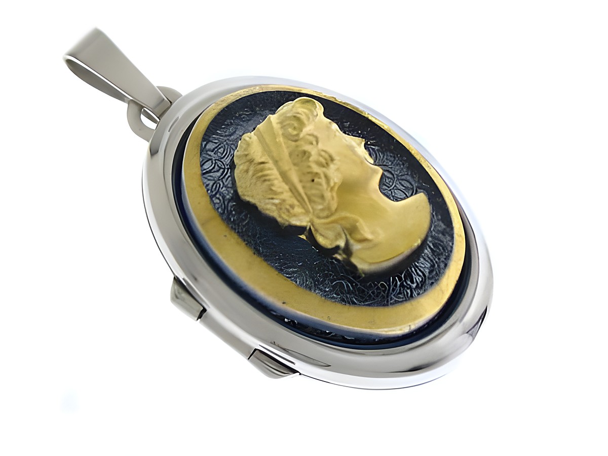 Dame blau Medaillon mit Cabochon aus Sterling Silber, gefertigt von Juwelier Harnisch. Zeigt eine kunstvolle reliefierte Darstellung einer Dame in gold auf schwarzem Hintergrund.