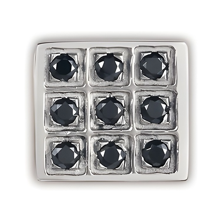 NOMINATION Classic Royal Zirkonia Pave 140957 17 aus Silber zeigt ein elegantes quadratisches Design mit neun funkelnden Zirkonia-Steinen in einer ansprechenden Anordnung.