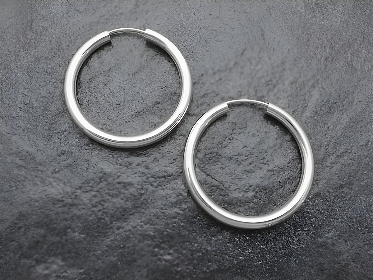 Silber Creolen 3 cm aus Sterling Silber mit einem Durchmesser von 3 mm, hergestellt von Juwelier Harnisch, bis 45 mm, elegant und zeitlos im Design.