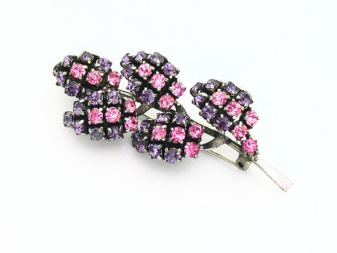 Brosche Sexy City Look Einzelstück Lila Rosa von Juwelier Harnisch mit Strass in lila und rosa, in floraler Form gestaltet, ideal für elegante Akzente.