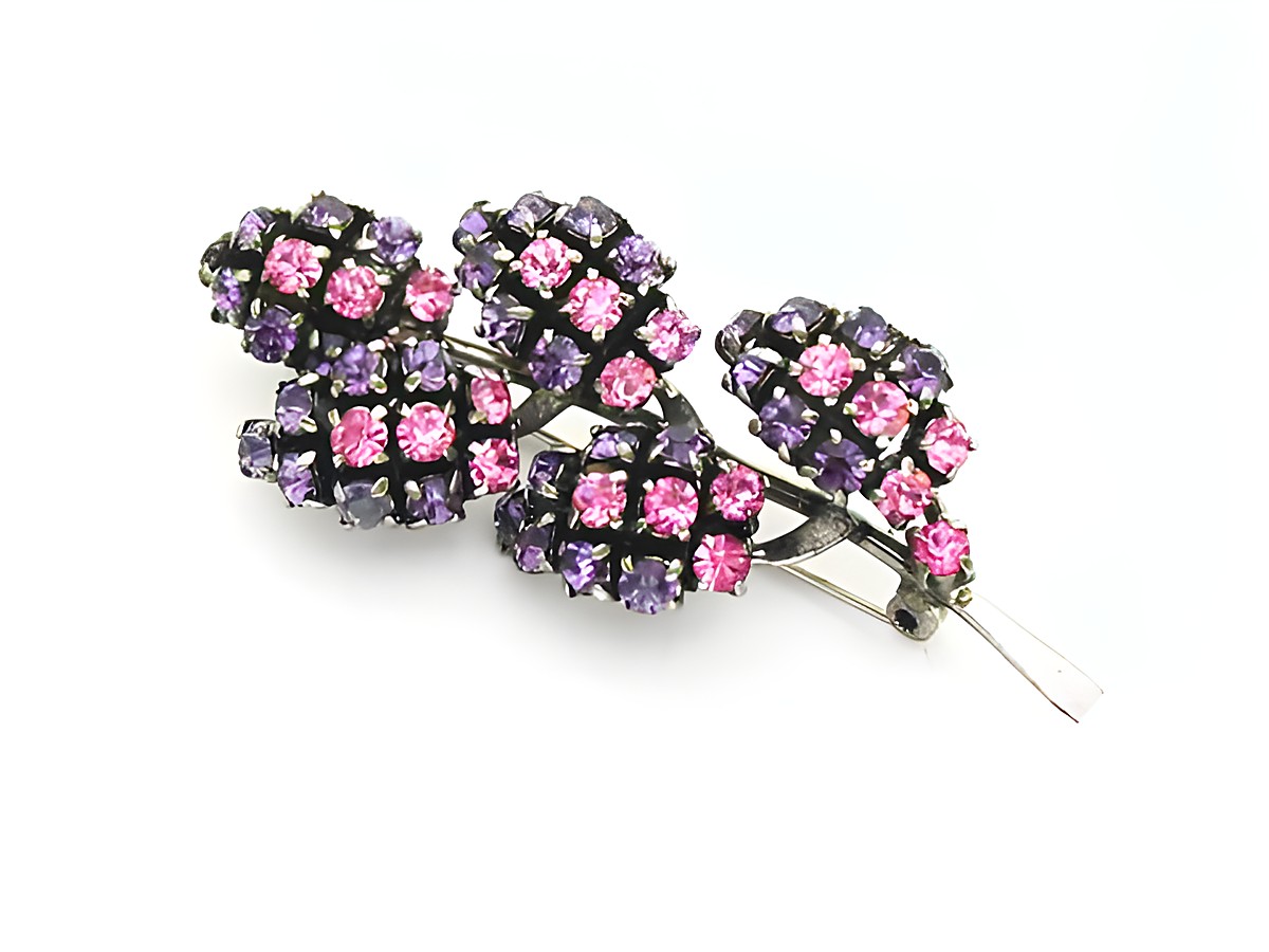 Brosche Sexy City Look Einzelstück Lila Rosa von Juwelier Harnisch mit Strass in lila und rosa, in floraler Form gestaltet, ideal für elegante Akzente.