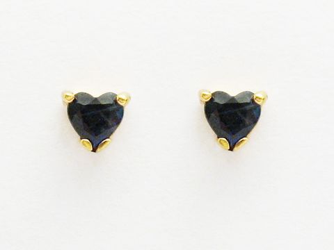 42813-0 Gold Ohrstecker in Herzform mit Saphir, Hersteller Juwelier Harnisch, elegante Ohrringe, zeitloses Design, ideal für besondere Anlässe oder den Alltag.