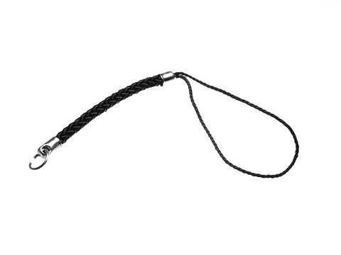 Schwarze Handyschmuck Schlaufe aus geflochtenem Material mit einem silbernen Anhänger, ideal für die Befestigung von bis zu 1.500 verschiedenen Anhängern, Hersteller Juwelier Harnisch.