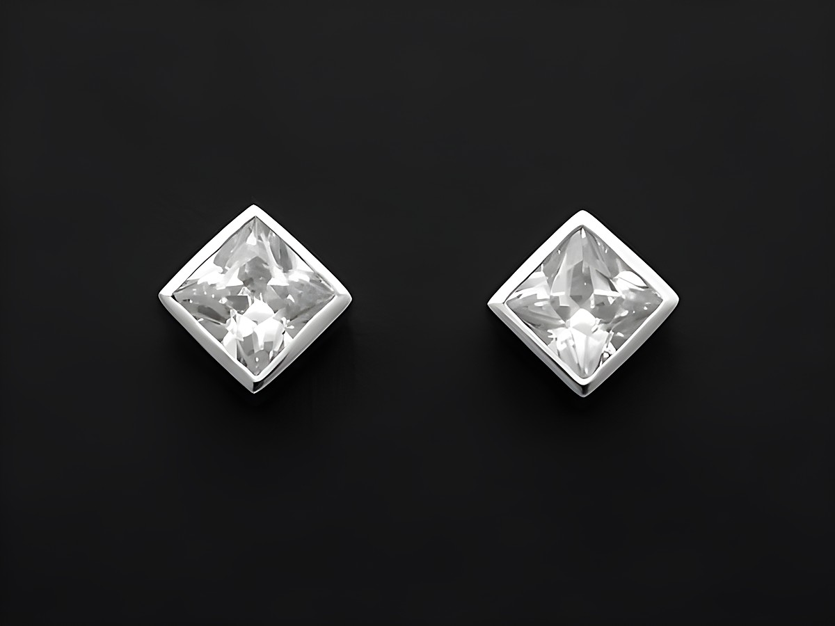 Ohrstecker DAVID aus rhodiniertem Sterling Silber mit Zirkonia, im schlichten, eleganten Design, perfekt für jeden Anlass, hergestellt von Juwelier Harnisch.