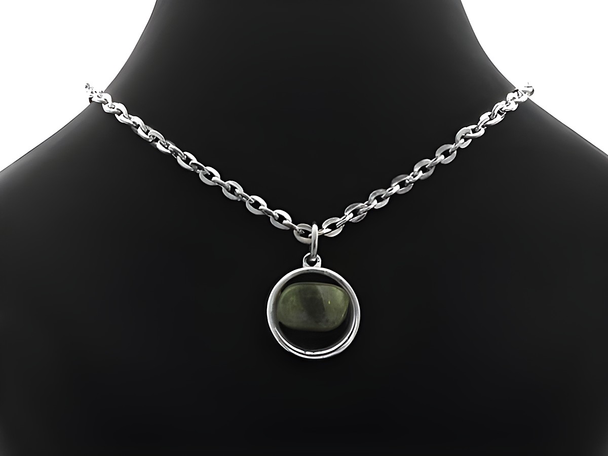 Kette inkl. Anhänger aus grünem Achat, versilbert, 40 cm lang, Hersteller Juwelier Harnisch, elegantes Set für stilbewusste Trägerinnen, ideal für jeden Anlass.