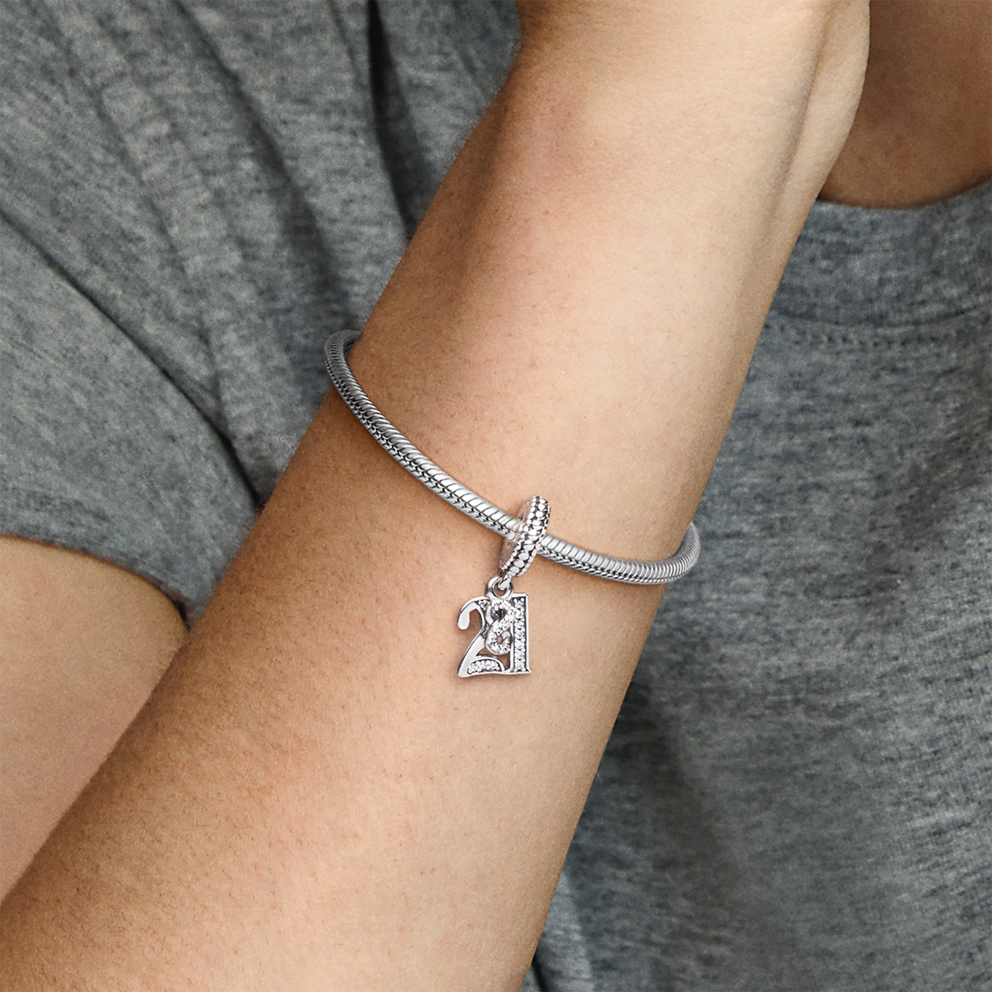 PANDORA 21 Jahre der Liebe - Charm-Anhänger – Ansicht 5