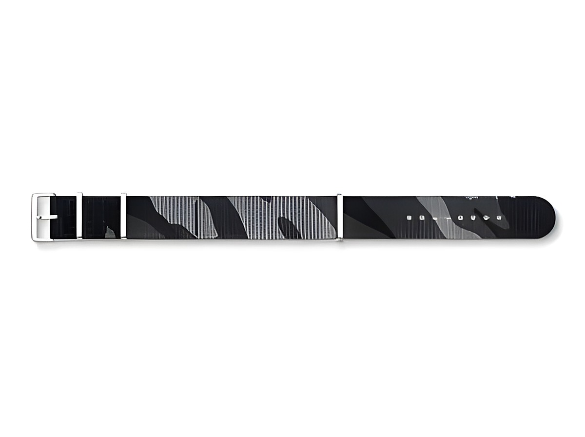 Nato-Textilarmband von Thomas Sabo in Camouflage-Design, 20 mm breit, strapazierfähig und stilvoll, ideal für lässige Looks und Accessoires.