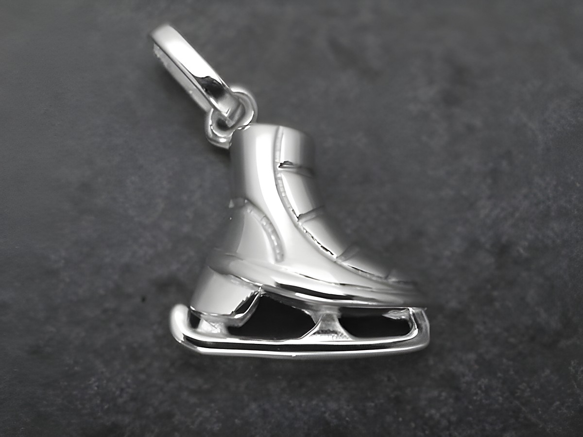 Schlittschuh Silber Anhänger aus Sterling Silber, gefertigt vom Juwelier Harnisch, ideal für Sportliebhaber und als modisches Accessoire.