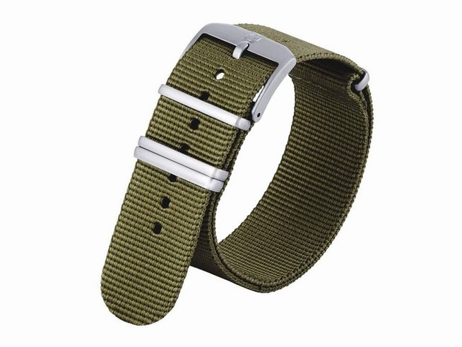 Luminox Uhren Nylonarmband FNX.9240.60Q.K in militärgrün mit 24 mm Breite, robustes und strapazierfähiges Material, ideal als Ersatz für Luminox Uhren.