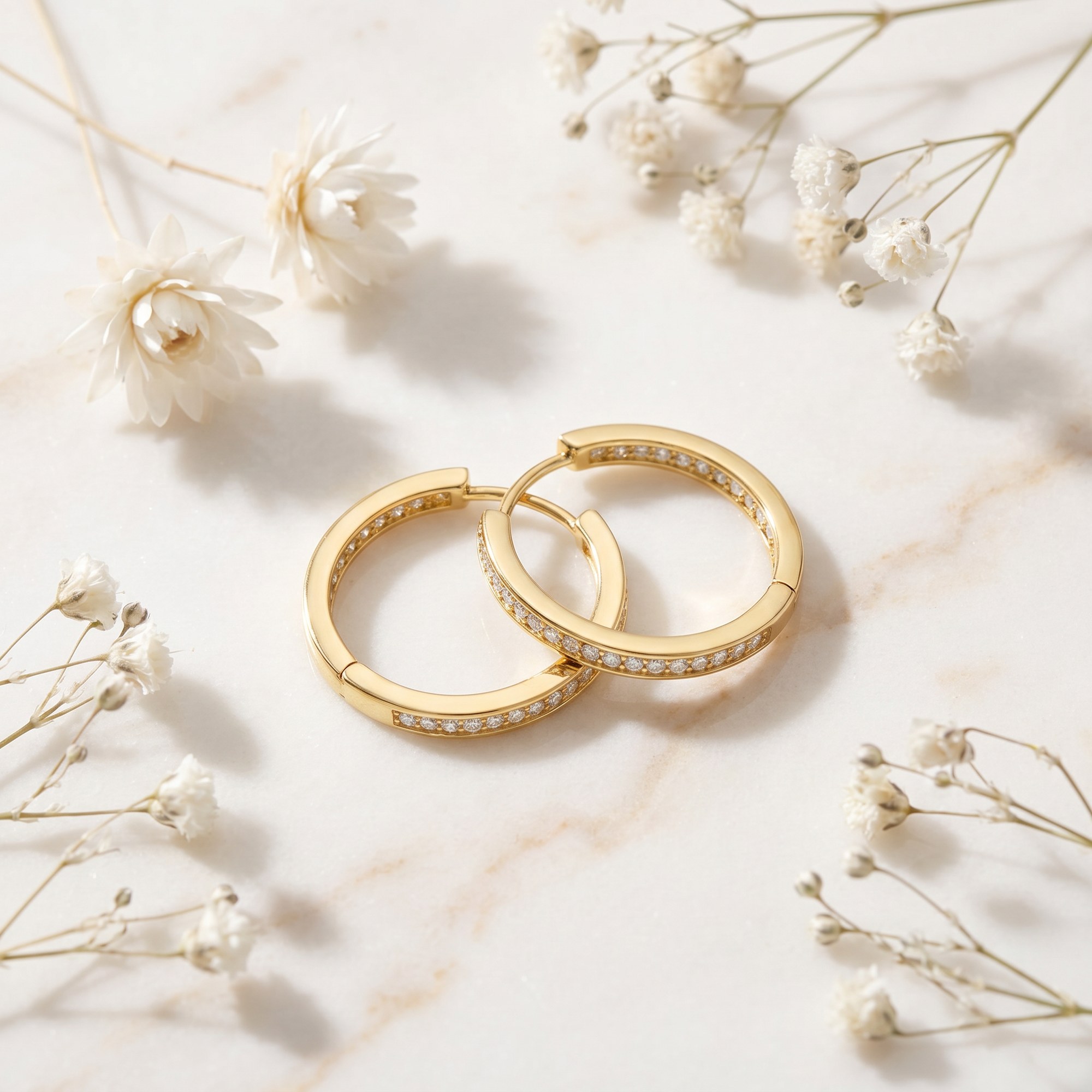 Engelsrufer BASIC Creole Lisa - mit Zirkonia Gelbgold vergoldet auf Silber 24 mm – Ansicht 5