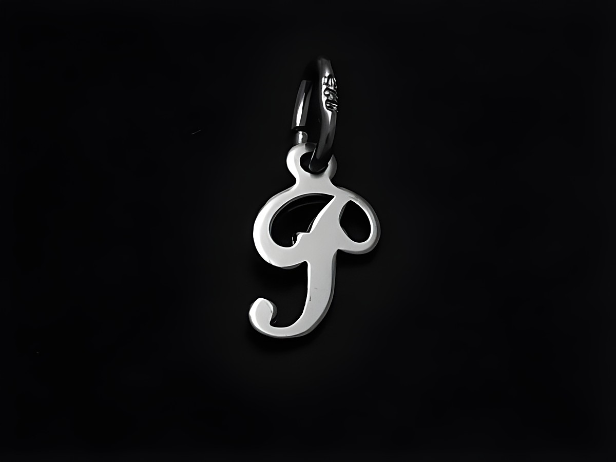 925 Silber Buchstaben Anhänger in Schreibschrift, Buchstabe P, Hersteller Juwelier Harnisch, schlichte und elegante Ausführung, ideal für personalisierte Schmuckstücke.
