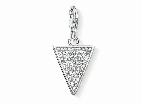 Charm-Anhänger von Thomas Sabo in Dreiecksform, weiß mit funkelndem Zirkonia-Besatz, gefertigt aus hochwertigem Material, inspiriert von Vintage Ethno-Design.