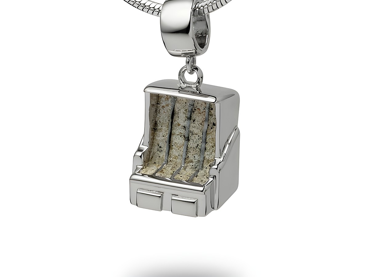 DUR Anhänger Strandkorb aus Sterling Silber, detailreiche Darstellung eines Strandkorbes mit sechs Sitzplätzen und eleganter Oberfläche, ideal für Schmuckliebhaber.