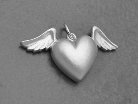 Herz mit Flügeln aus rhodiniertem Sterling Silber, plastisch gestaltet, Hersteller Juwelier Harnisch, ideal als Anhänger für Schmuckstücke.