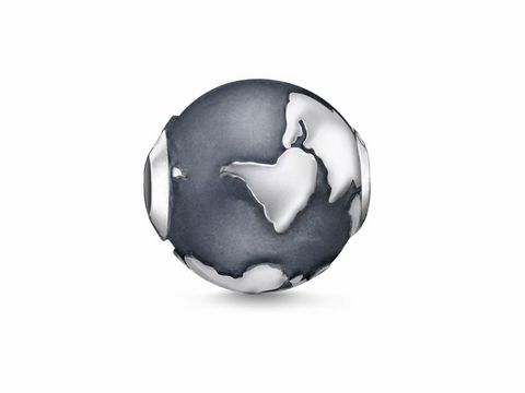 Thomas Sabo Karma Beads K0305-637-21 mit aufgedruckter Erdkugel in Schwarz und Weiß, aus hochwertigem Stein gefertigt, ideal für persönliche Armbänder und Schmuckdesigns.