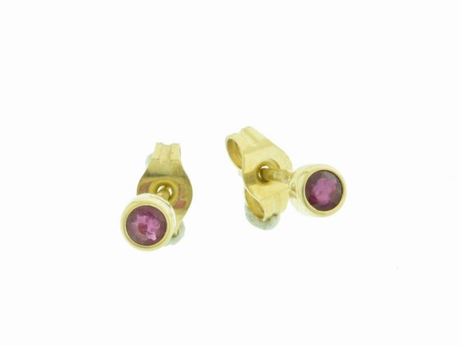 Ohrringe rund aus Gold 333 mit Rubin, modisch, Hersteller Juwelier Harnisch, ideal für eleganten Schmuck.