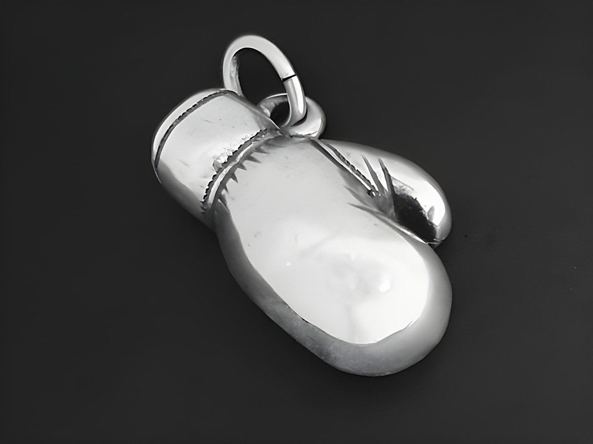 Silber Anhänger in Form eines Boxhandschuhs, sportliches Design mit Brillant, aus 925 Silber, Hersteller Juwelier Harnisch, ideal für Sportfans und Schmuckliebhaber. – Ansicht 2