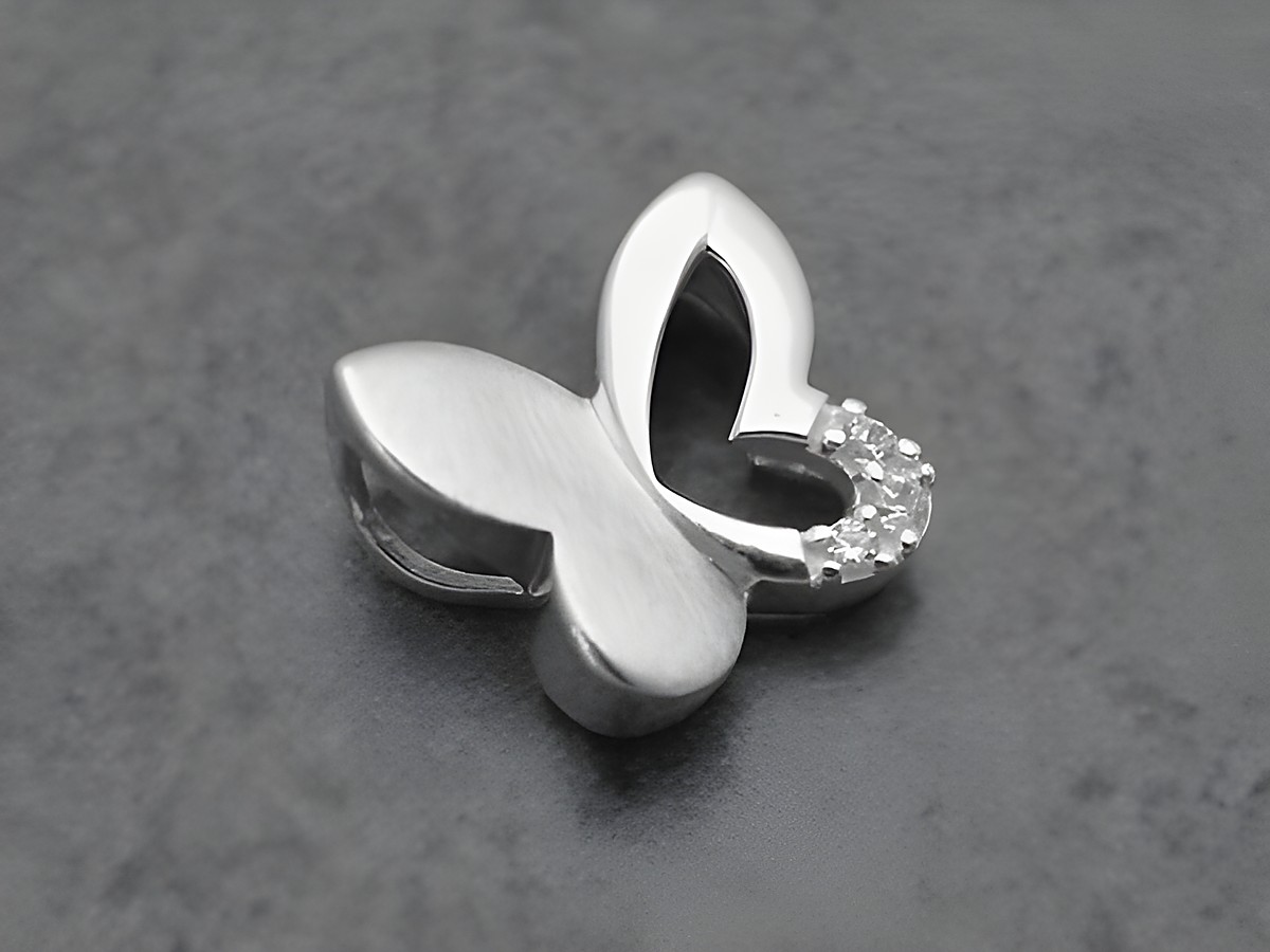 Schmetterling Anhänger aus Sterling Silber mit Zirkonia in weiß, von Juwelier Harnisch, ideal für Tierliebhaber.