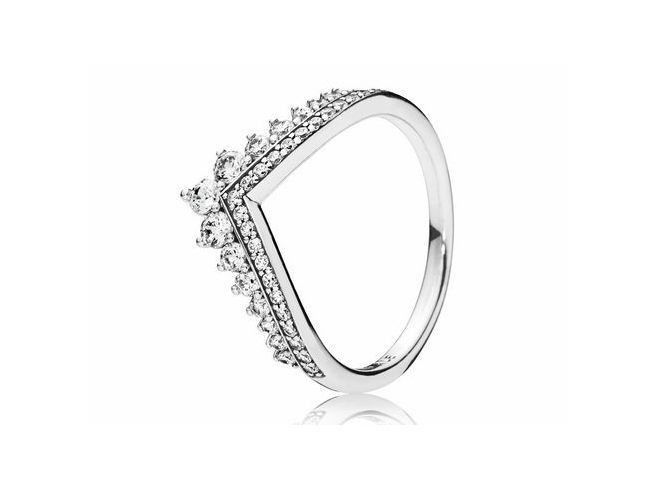 Sterling Silber Ring von Pandora in Größe 48 mit Zirkonia, elegante Form und funkelnde Details, ideal als Schmuckstück für besondere Anlässe oder Alltagslooks.