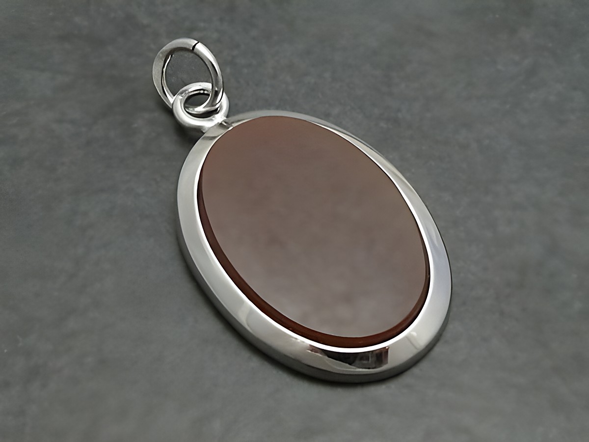 Silber Anhänger ECHT Karneol in ovaler Form, elegant verarbeitet, Hersteller Juwelier Harnisch, Karneol in warmen Brauntönen, ideal als Schmuckstück für besondere Anlässe.