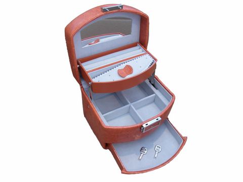 Schmuckkästchen in orange mit Rechteck-Form und Kroko-look Bezug, Hersteller Juwelier Harnisch, verfügt über Fächer und Schlüssel für eine sichere Aufbewahrung.