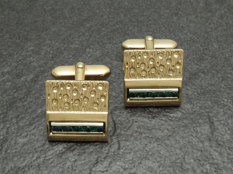 Manschettenknöpfe vergoldet mit grün funkelndem Strass, Hersteller: Juwelier Harnisch, goldfarben, elegantes Design für besondere Anlässe.