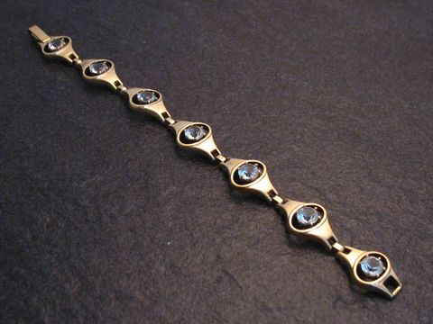 Silberarmband vergoldet mit modernem Design, 19 cm lang, verziert mit Bergkristallen, Hersteller Juwelier Harnisch. Ideal für elegante Anlässe.