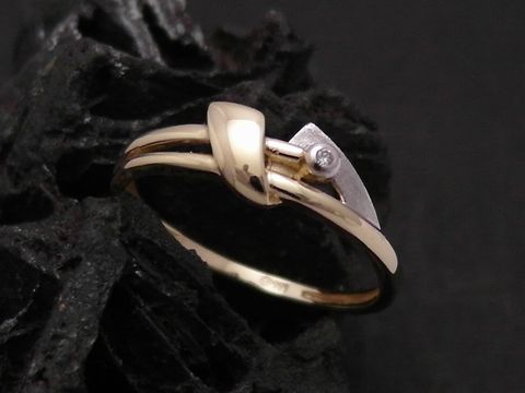 Gold Ring kunstvoll Gold 585 bicolor Zirkonia Goldring Gr. 56 Hersteller Juwelier Harnisch bis Gr. 56/18 elegantes Design mit funkelndem Zirkonia-Steinen in harmonischer Form.