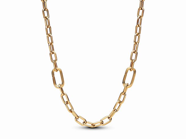 Die Pandora ME Halskette mit Gliedern in gelbgold vergoldet hat eine Länge von 50 cm und präsentiert sich mit einem eleganten und modernen Design, ideal für vielseitige Kombinationen.