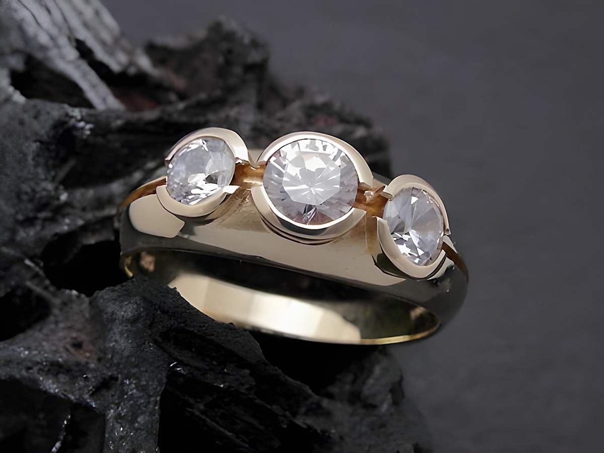 Gold Ring klassisch Gold 585 mit Zirkonia, Goldring in Gr. 56, Hersteller Juwelier Harnisch, bis Gr. 56/18, drei funkelnde Zirkonia-Steine in edlem Design.