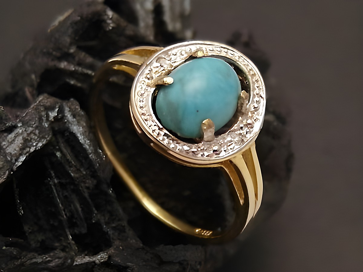 Goldring mit einem entzückenden türkisen Stein und Diamanten, gefertigt aus Gold 333, bicolor, Größe 57, Hersteller Juwelier Harnisch, geeignet bis Größe 58/18,5.