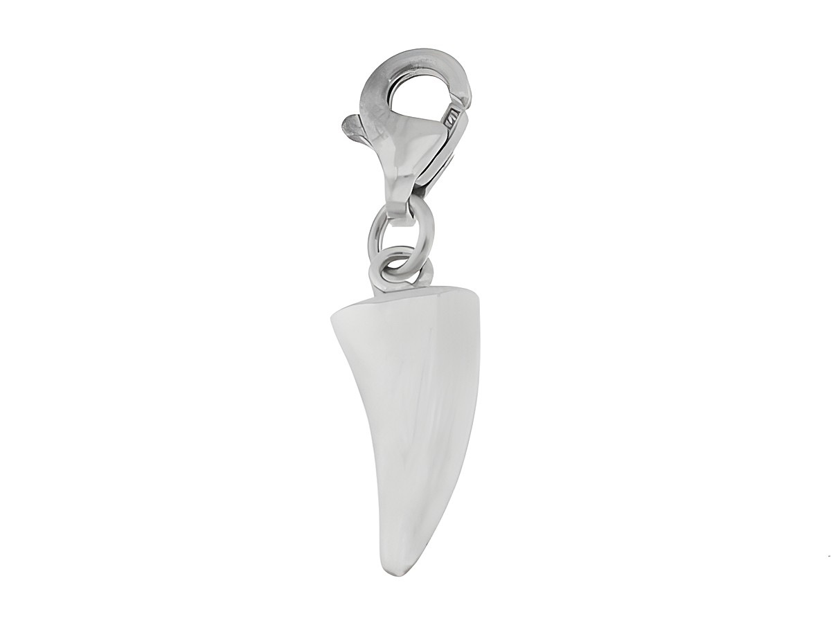 Fangzahn Charm Anhänger aus 925 Sterling Silber, mystisch und ca. 1,5 cm groß, eignet sich perfekt für individuellen Schmuck. Hersteller: Juwelier Harnisch, diverse Motive verfügbar.