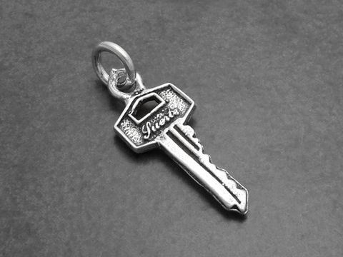 Kleiner Schlüssel -925 Sterling Silber Anhänger, Hersteller: Juwelier Harnisch, ausgefallenes Design mit feinen Details, geeignet als Schmuckstück oder Geschenk.