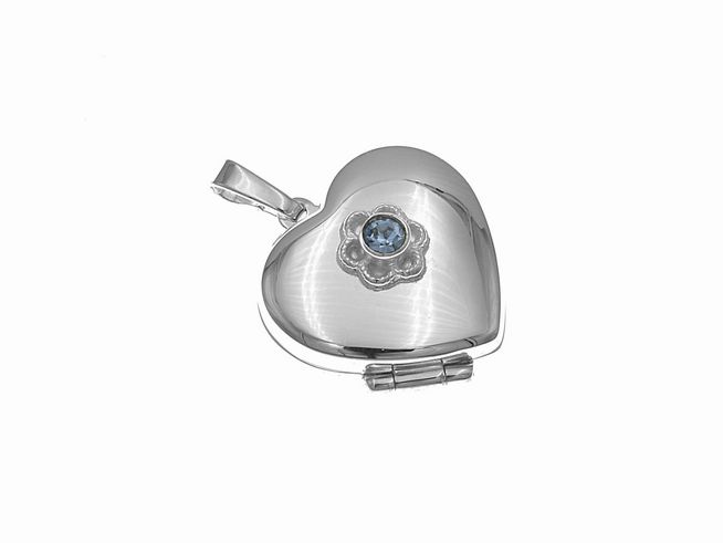 Silber Medaillon in Herzform mit einem hellblauen Glasstein und filigranem Blütendesign, gefertigt aus Sterling Silber, Hersteller Juwelier Harnisch.